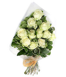  İstanbul Ümraniye online çiçekçi , çiçek siparişi  12 li beyaz gül buketi.