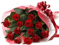  İstanbul Ümraniye anneler günü çiçek yolla  10 adet kipkirmizi güllerden buket tanzimi