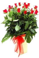 Vazoda 15 adet kırmızı gül  İstanbul Ümraniye online çiçek gönderme sipariş 