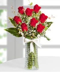 7 Adet vazoda kırmızı gül sevgiliye özel  İstanbul Ümraniye çiçek siparişi sitesi 